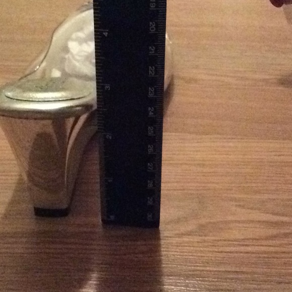 NWOT CUTE & DRESSY SANDALS - Picture 5 of 5